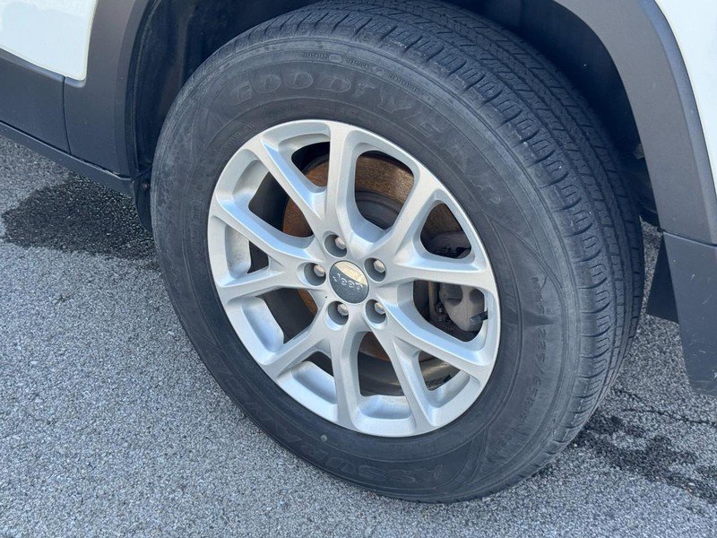 Used 2016 Jeep Cherokee Latitude image 7