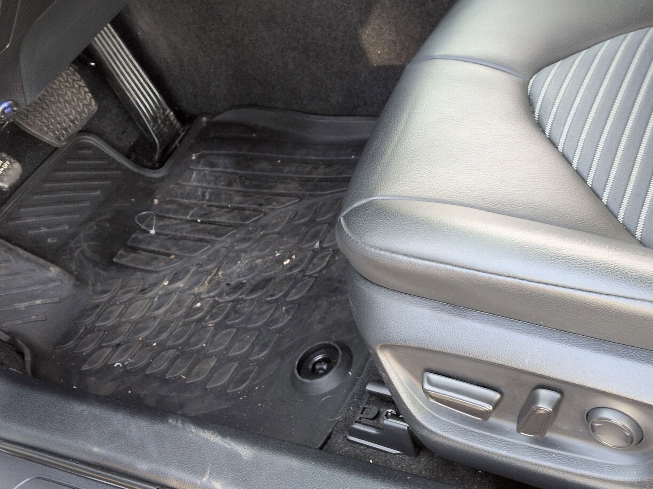 Used 2023 Toyota Camry SE image 17