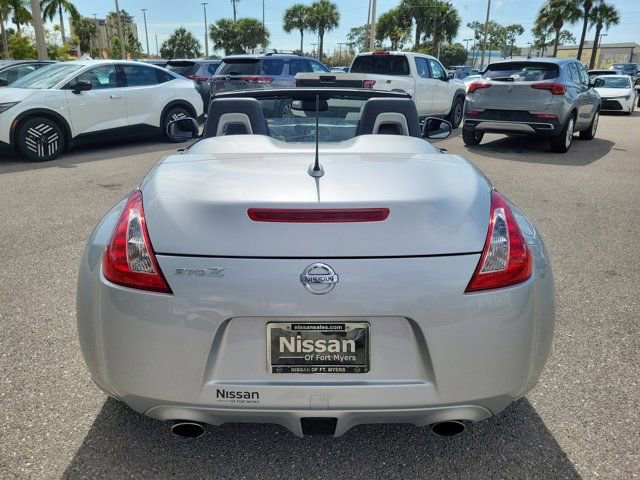 Used 2011 Nissan 370Z Touring w/ Sport Pkg image 5