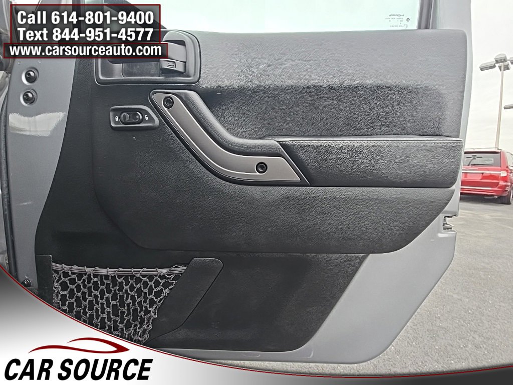 Used 2018 Jeep Wrangler Unlimited Sahara w/ Dual Top Group image 29