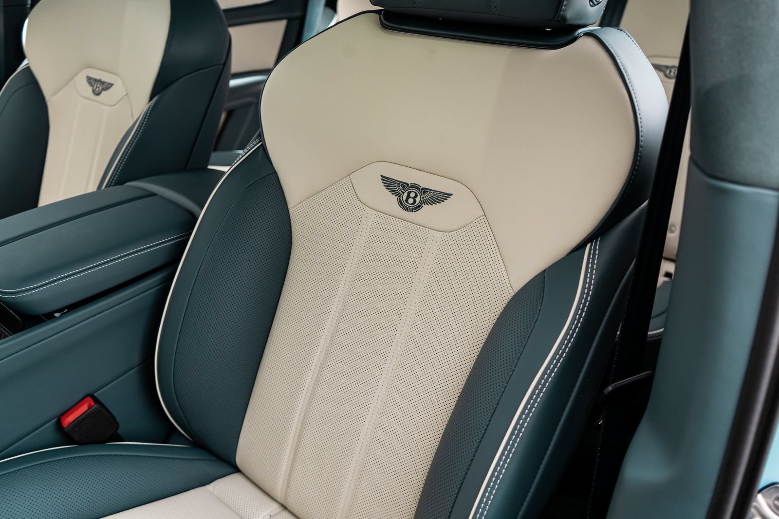 New 2026 Bentley Bentayga AWD/4WD image 28