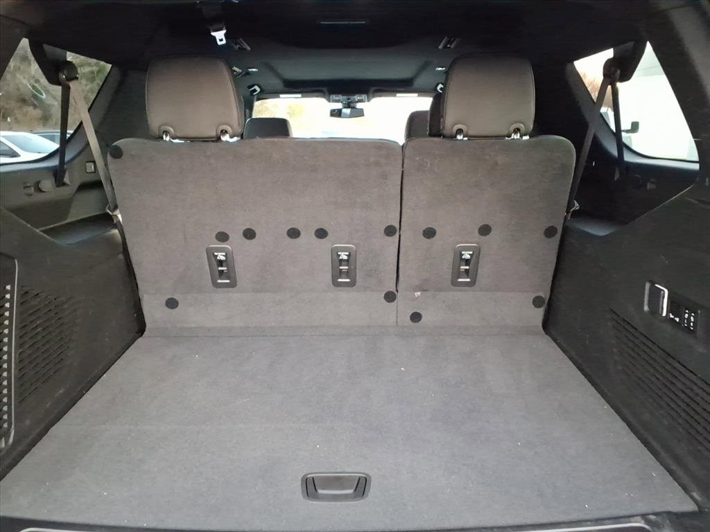 Used 2022 Chevrolet Suburban LT w/ LT Signature Package image 21