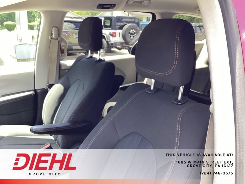 Used 2019 Chrysler Pacifica Touring Plus w/ Cold Weather Group FWD image 14