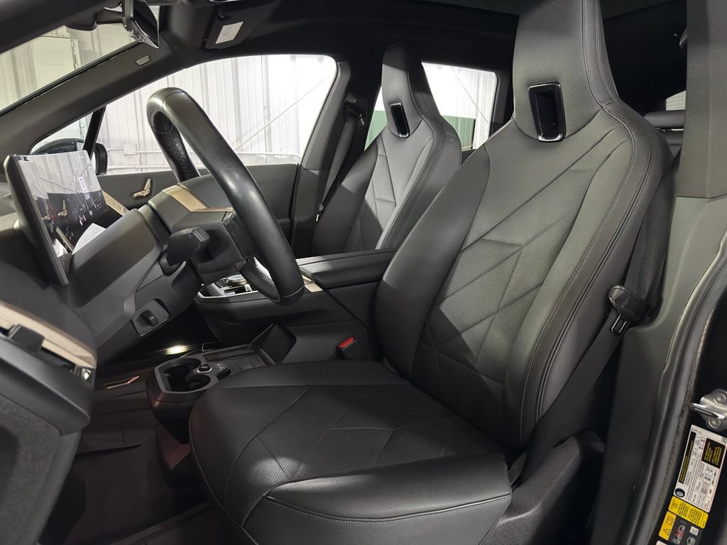 Used 2023 BMW iX xDrive50 w/ Sport Package AWD/4WD image 16
