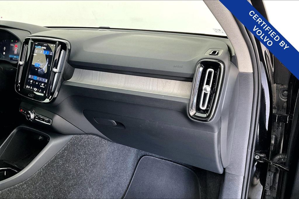 Certified 2025 Volvo XC40 B5 Plus image 22