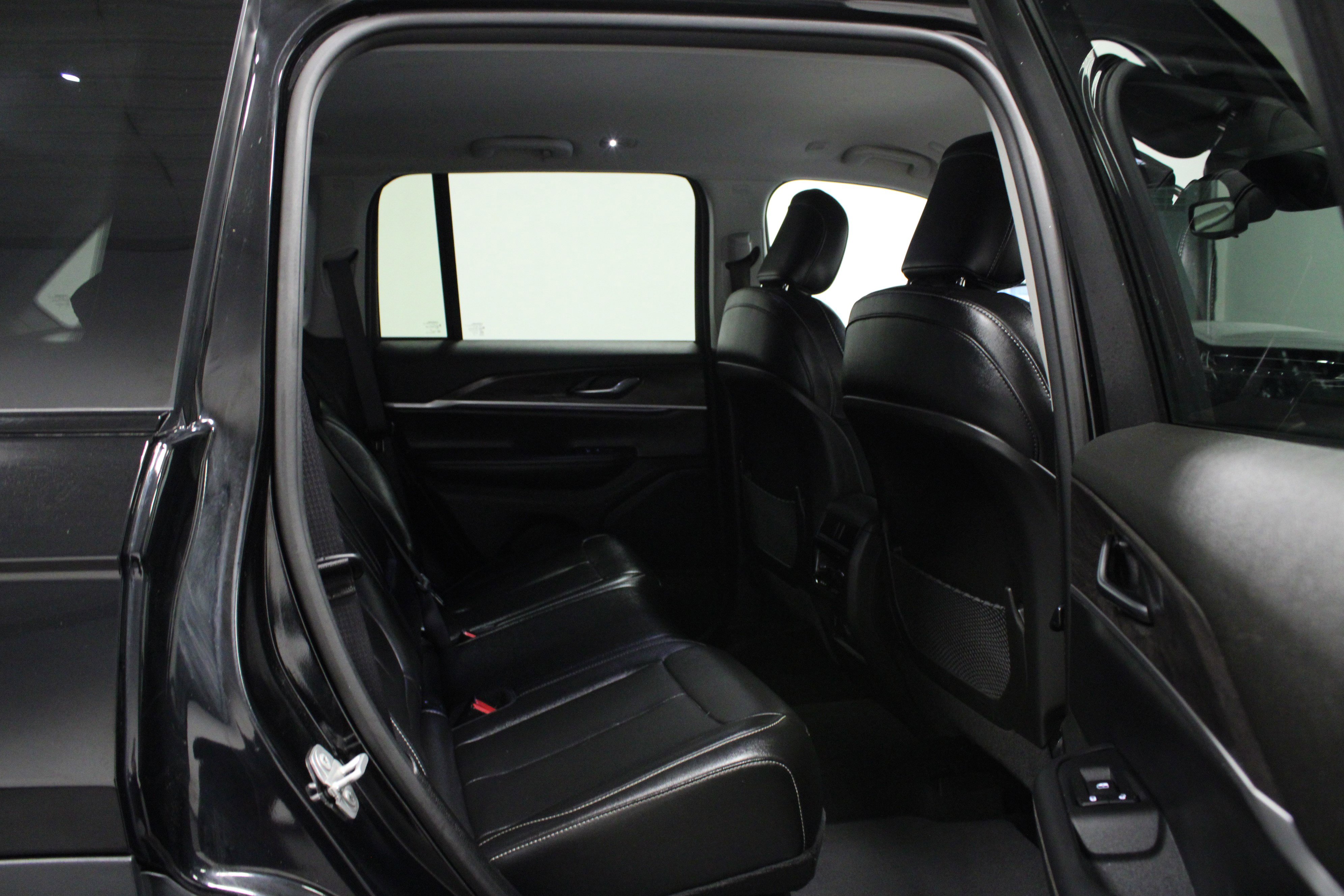 Used 2023 Jeep Grand Cherokee Limited AWD/4WD image 15
