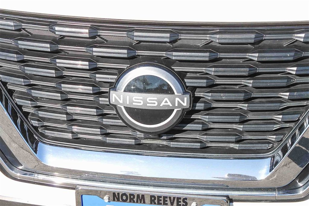 Used 2023 Nissan Rogue S image 6