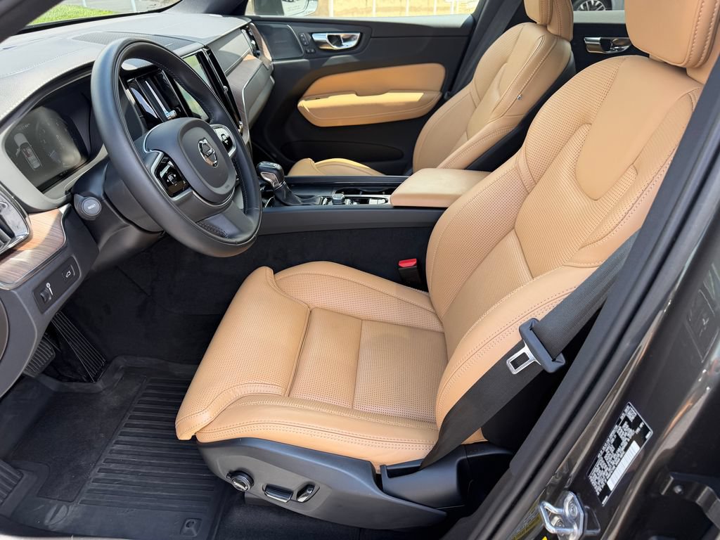 Used 2021 Volvo XC60 T5 Inscription w/ Advanced Package AWD/4WD image 3