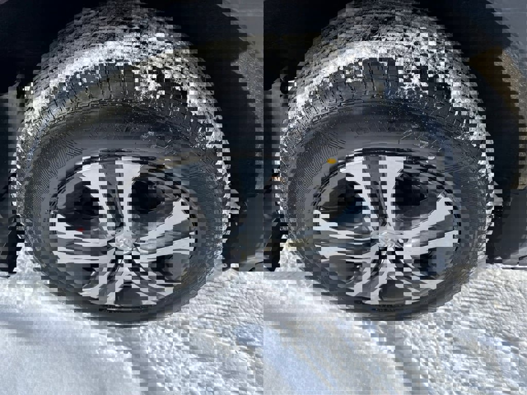 Used 2016 Toyota RAV4 LE image 20