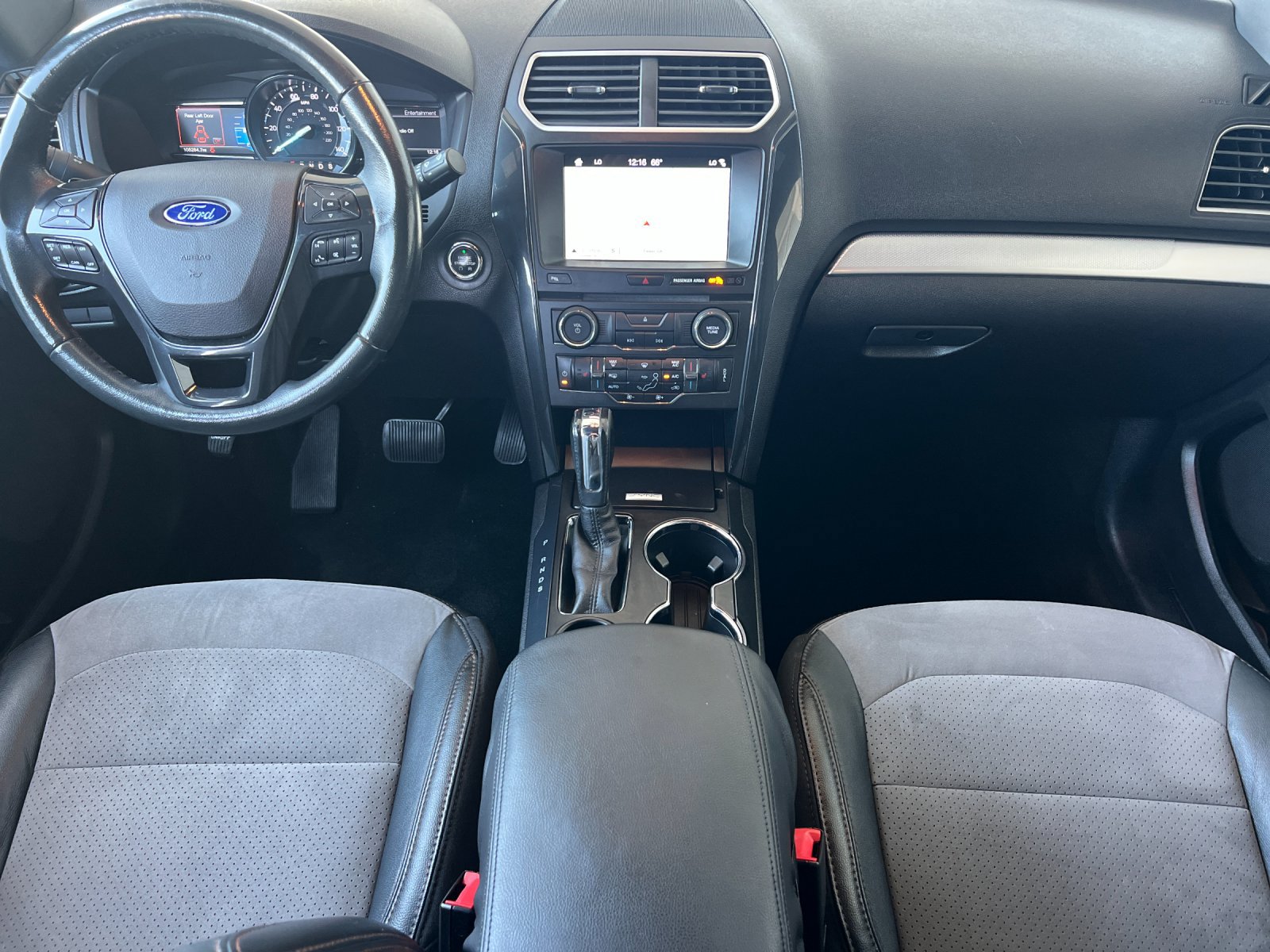 Used 2017 Ford Explorer XLT w/ Equipment Group 202A FWD image 13