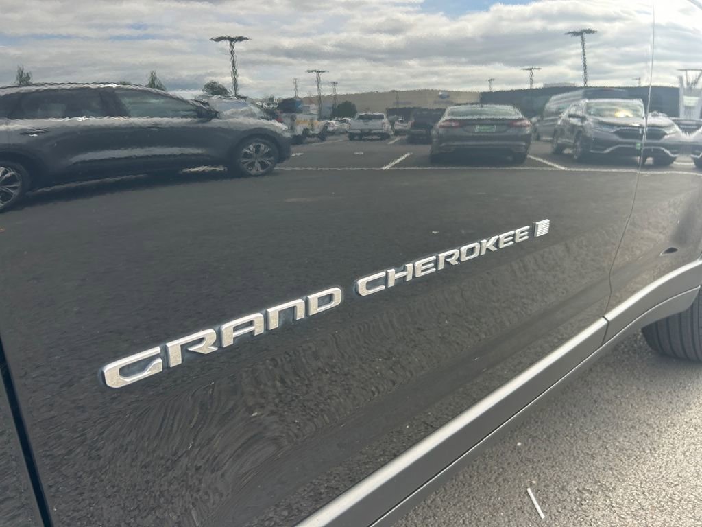 Used 2022 Jeep Grand Cherokee Limited image 32