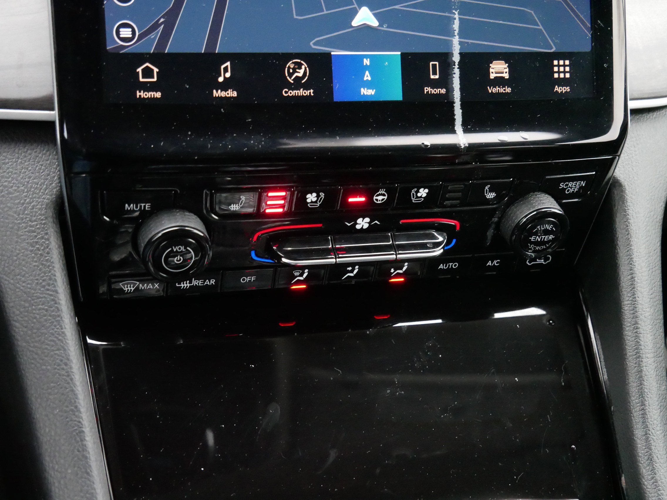 Certified 2023 Jeep Grand Cherokee Limited w/ Luxury Tech Group II image 23