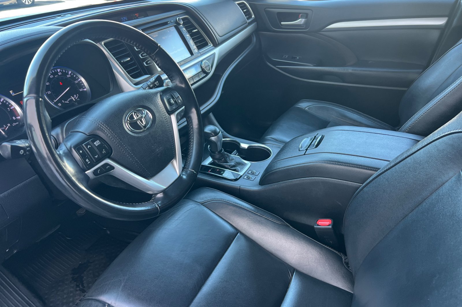 Used 2018 Toyota Highlander XLE AWD/4WD image 7