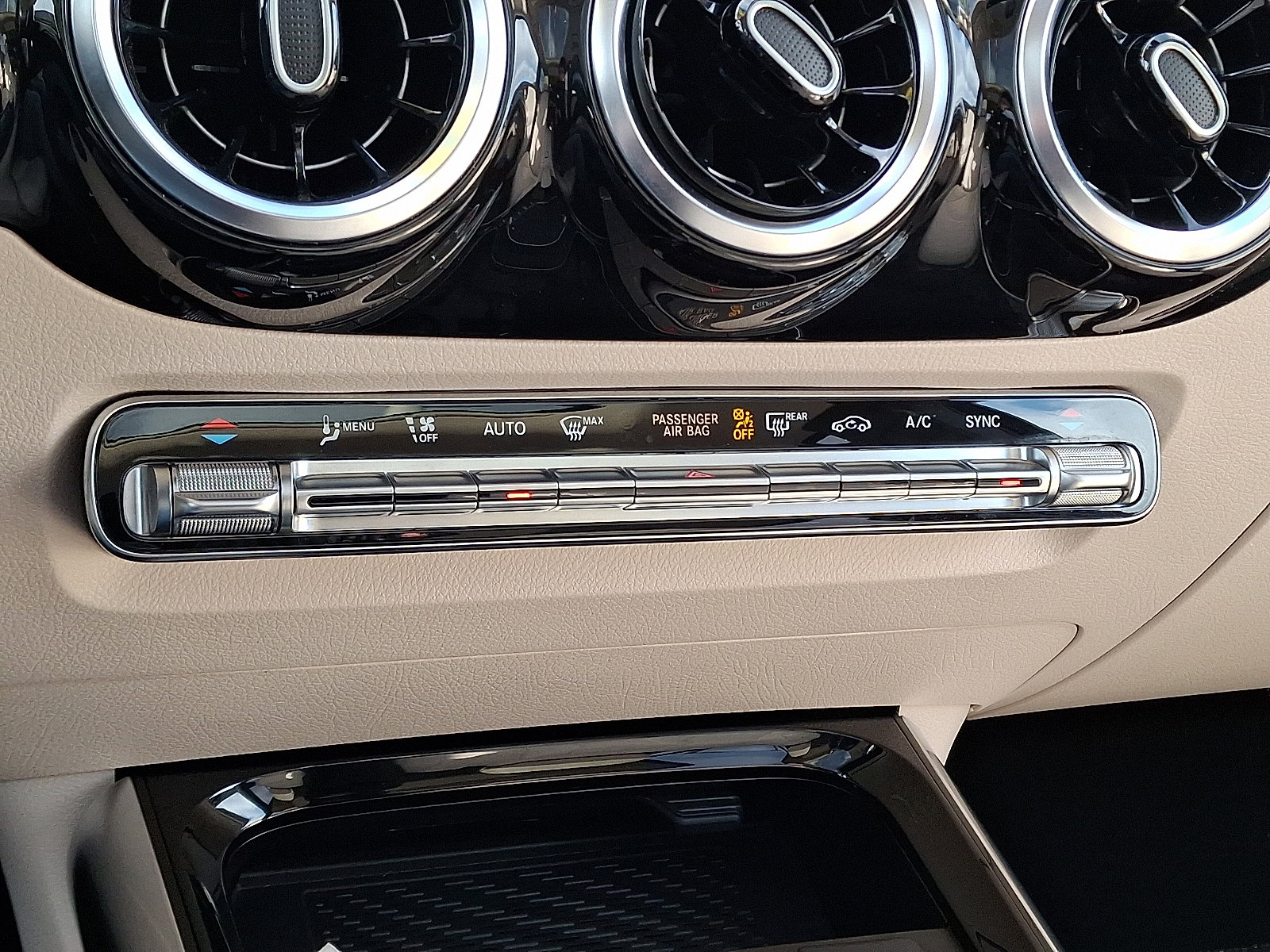 Used 2023 Mercedes-Benz GLA 250 4MATIC image 17