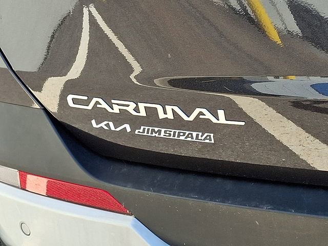 Used 2025 Kia Carnival FWD image 29