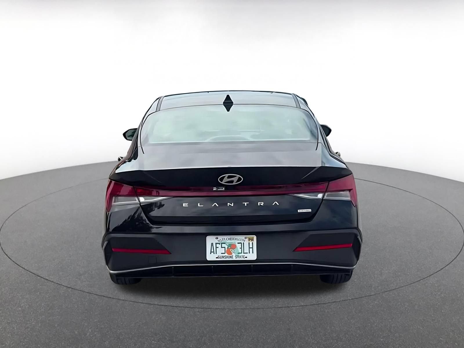 Used 2026 Hyundai Elantra Hybrid FWD image 12