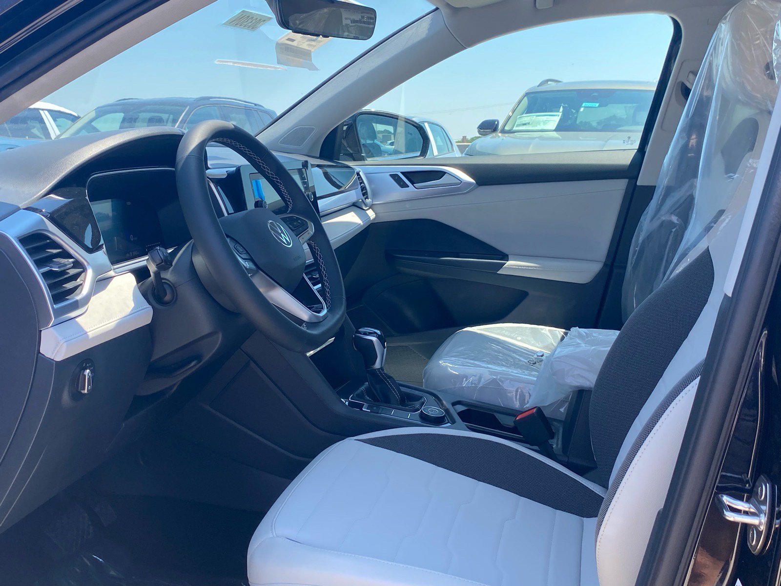 New 2026 Volkswagen Taos SE AWD/4WD image 8