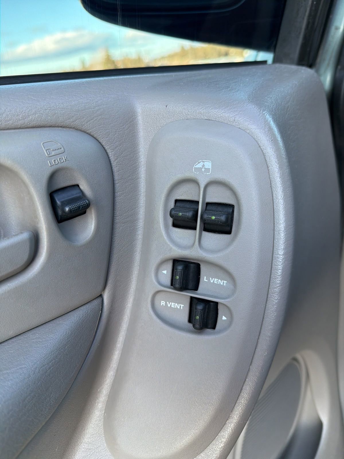 Used 2003 Dodge Grand Caravan Sport FWD image 61