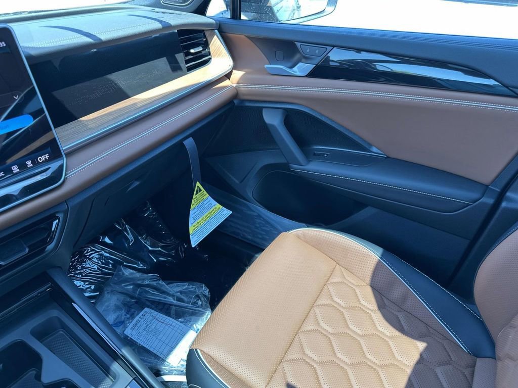 New 2026 Volkswagen Tiguan SEL R-Line AWD/4WD image 28