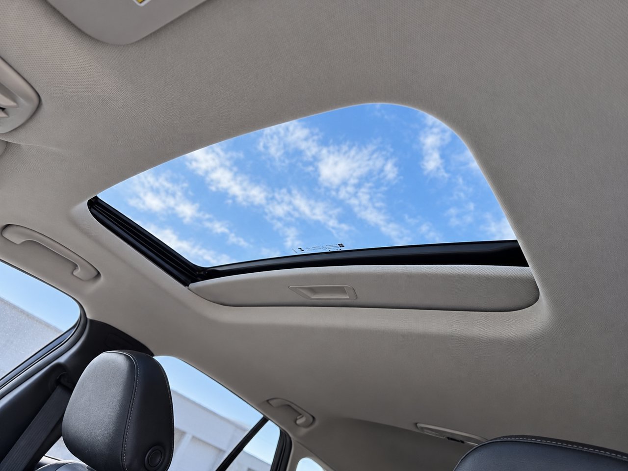 Certified 2024 Chevrolet Trax LT w/ Sunroof Package FWD image 25