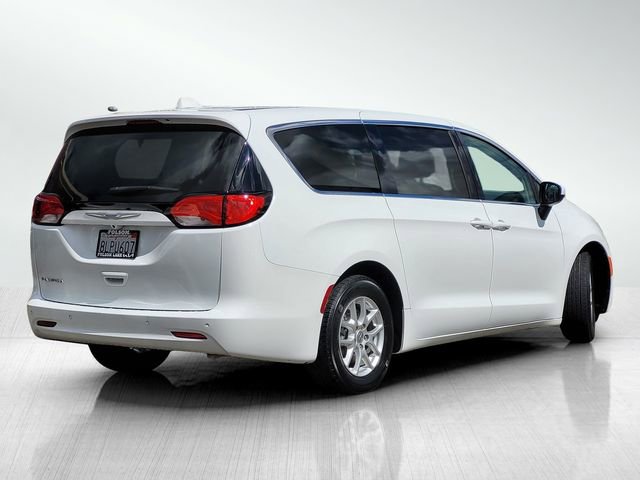 Used 2018 Chrysler Pacifica LX image 4