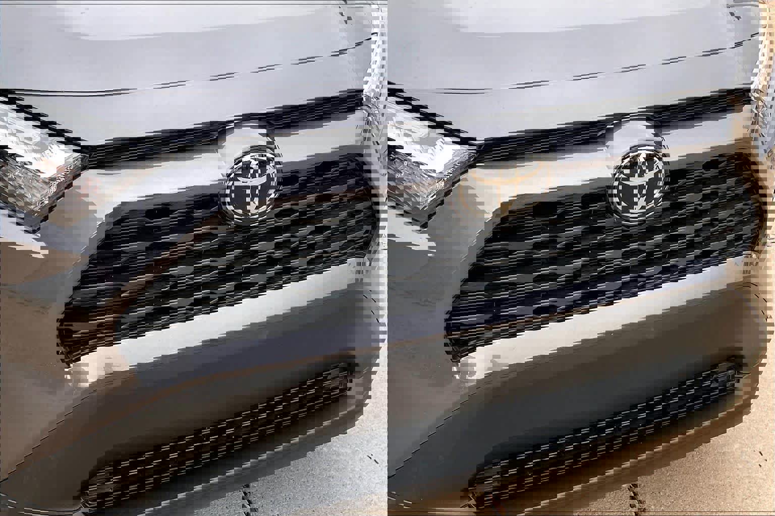 Used 2025 Toyota RAV4 XLE w/ Convenience Package image 26