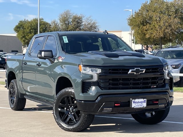 Used 2025 Chevrolet Silverado 1500 LT Trail Boss w/ LT Trail Boss Premium Package AWD/4WD image 2