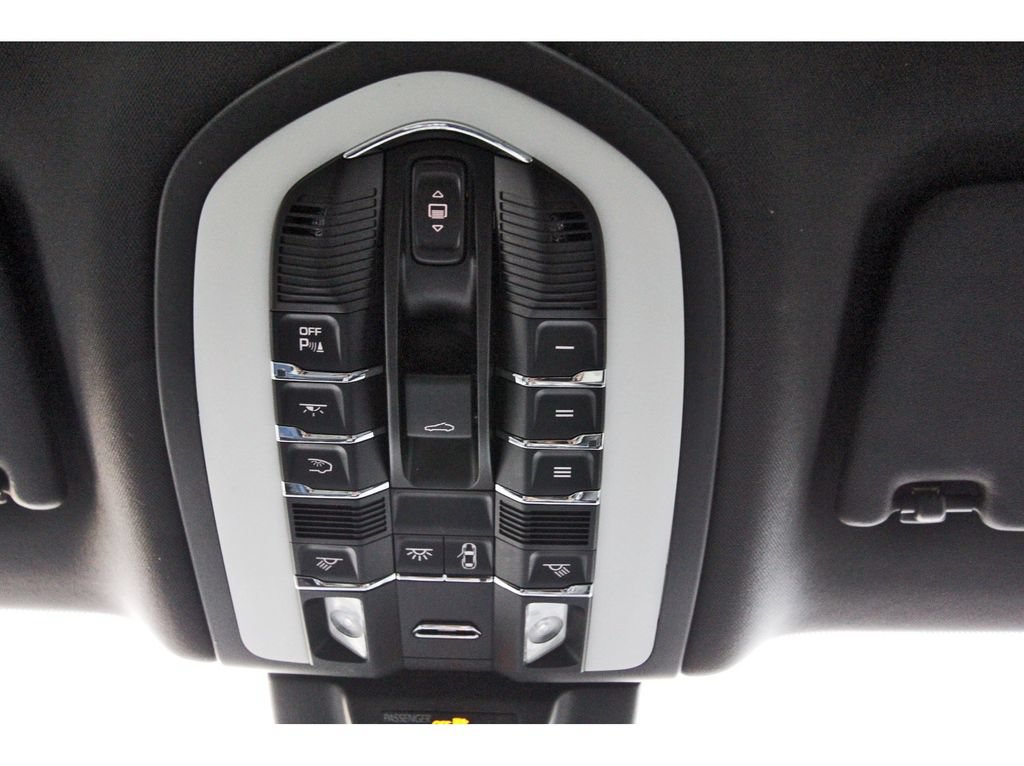 Used 2021 Porsche Macan S AWD/4WD image 25