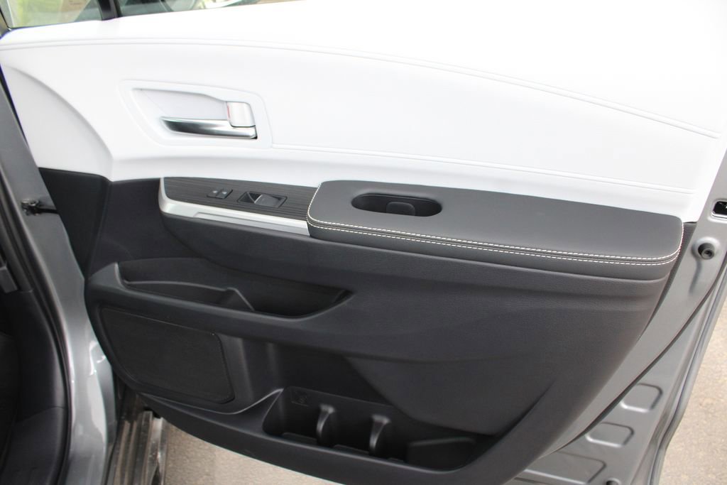 New 2026 Toyota Sienna XSE image 41