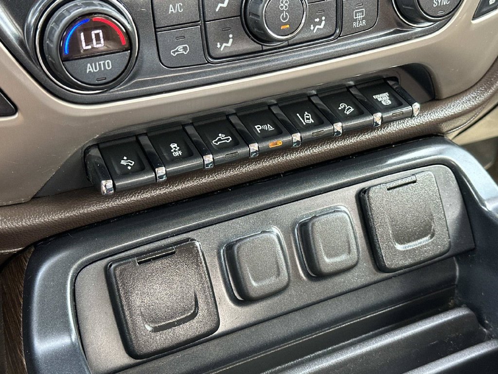 Used 2017 GMC Sierra 2500 Denali w/ Duramax Plus Package AWD/4WD image 40