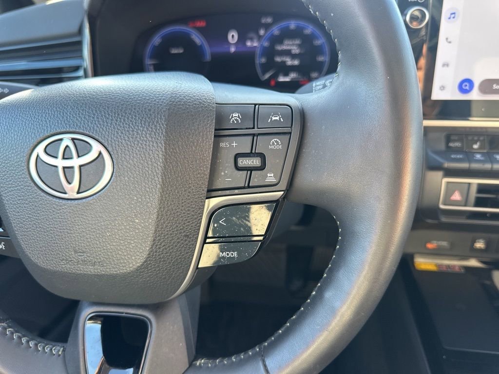 Used 2025 Toyota Camry XLE image 16