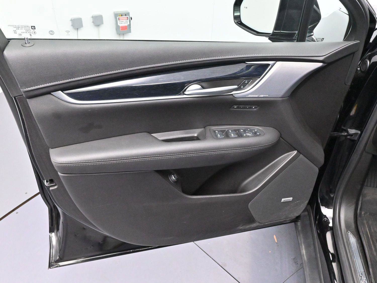 Certified 2025 Cadillac XT5 Premium Luxury image 9