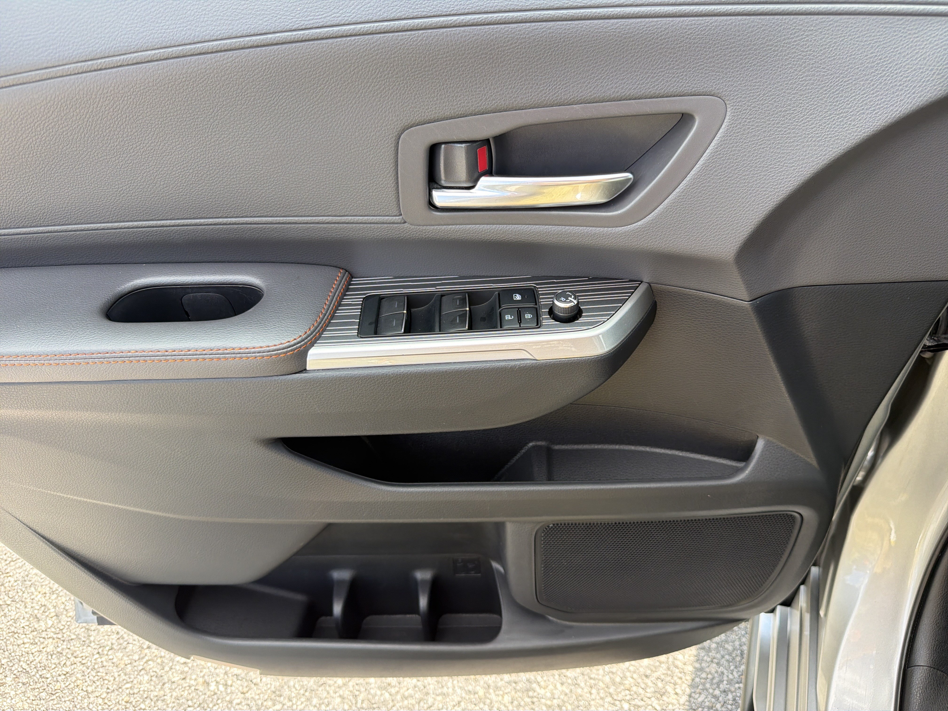 Used 2022 Toyota Sienna XSE FWD image 20