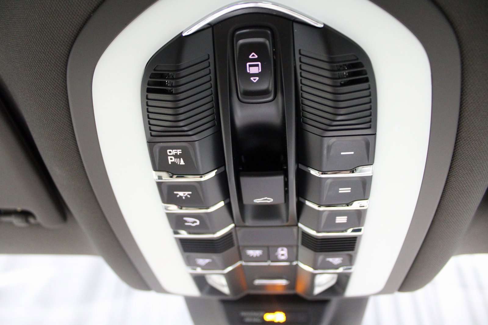 Used 2018 Porsche Macan GTS image 35