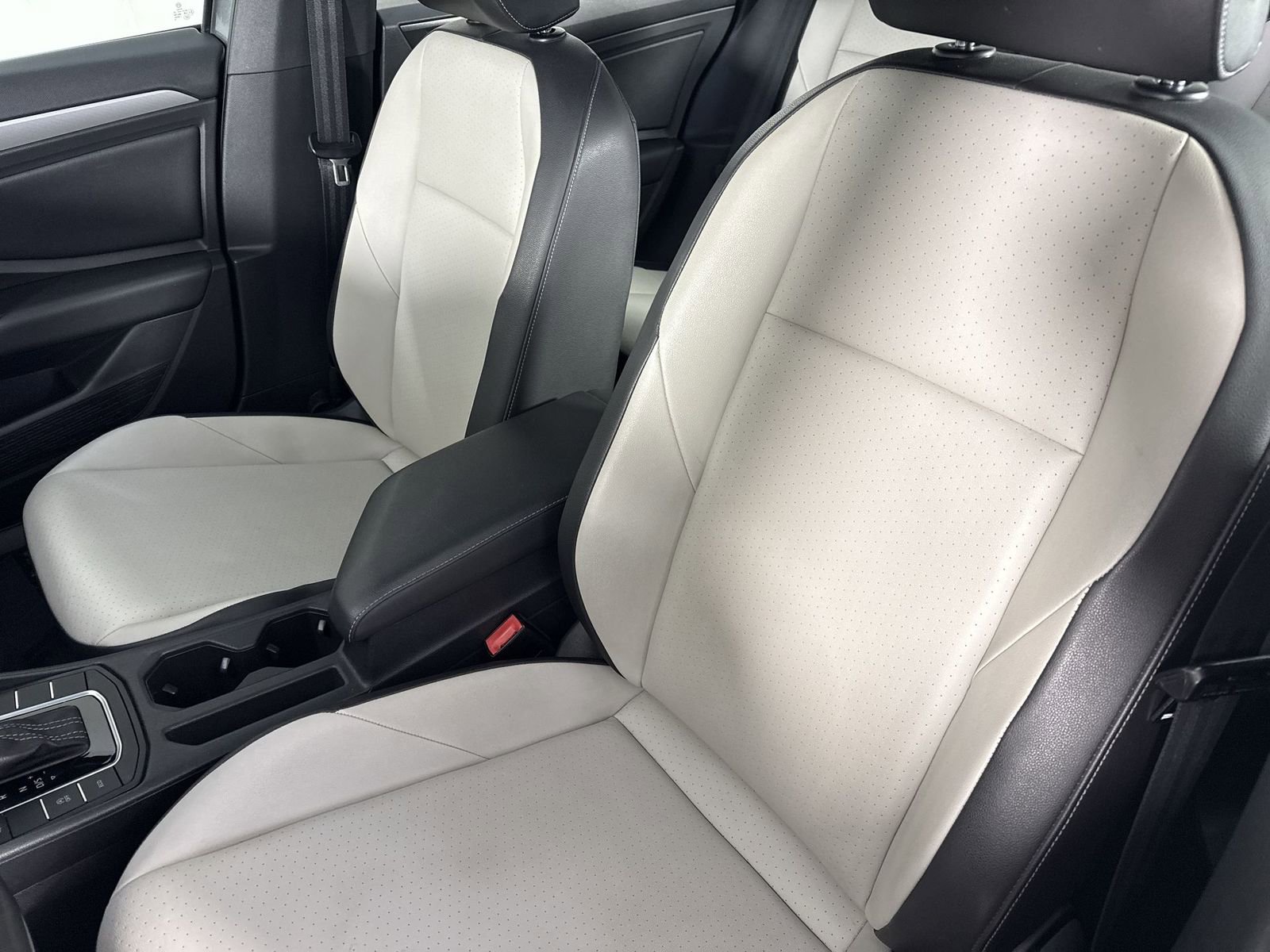 Used 2019 Volkswagen Jetta R-Line w/ R-Line Cold Weather Package image 17