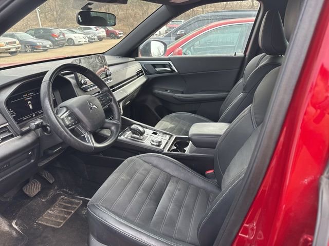 Used 2023 Mitsubishi Outlander SE Black Edition image 5