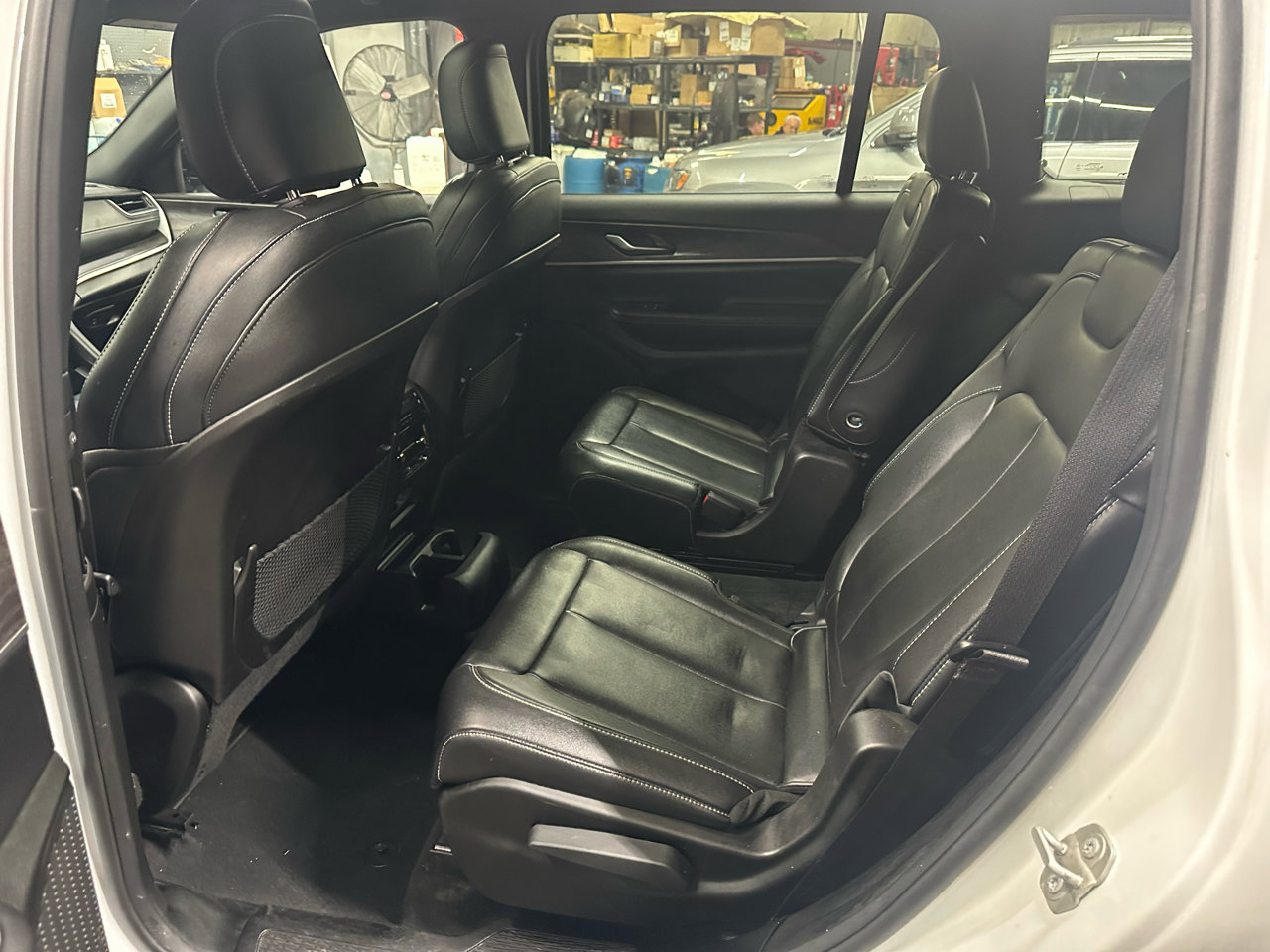 Used 2024 Jeep Grand Cherokee L Limited w/ Black Appearance Package image 11