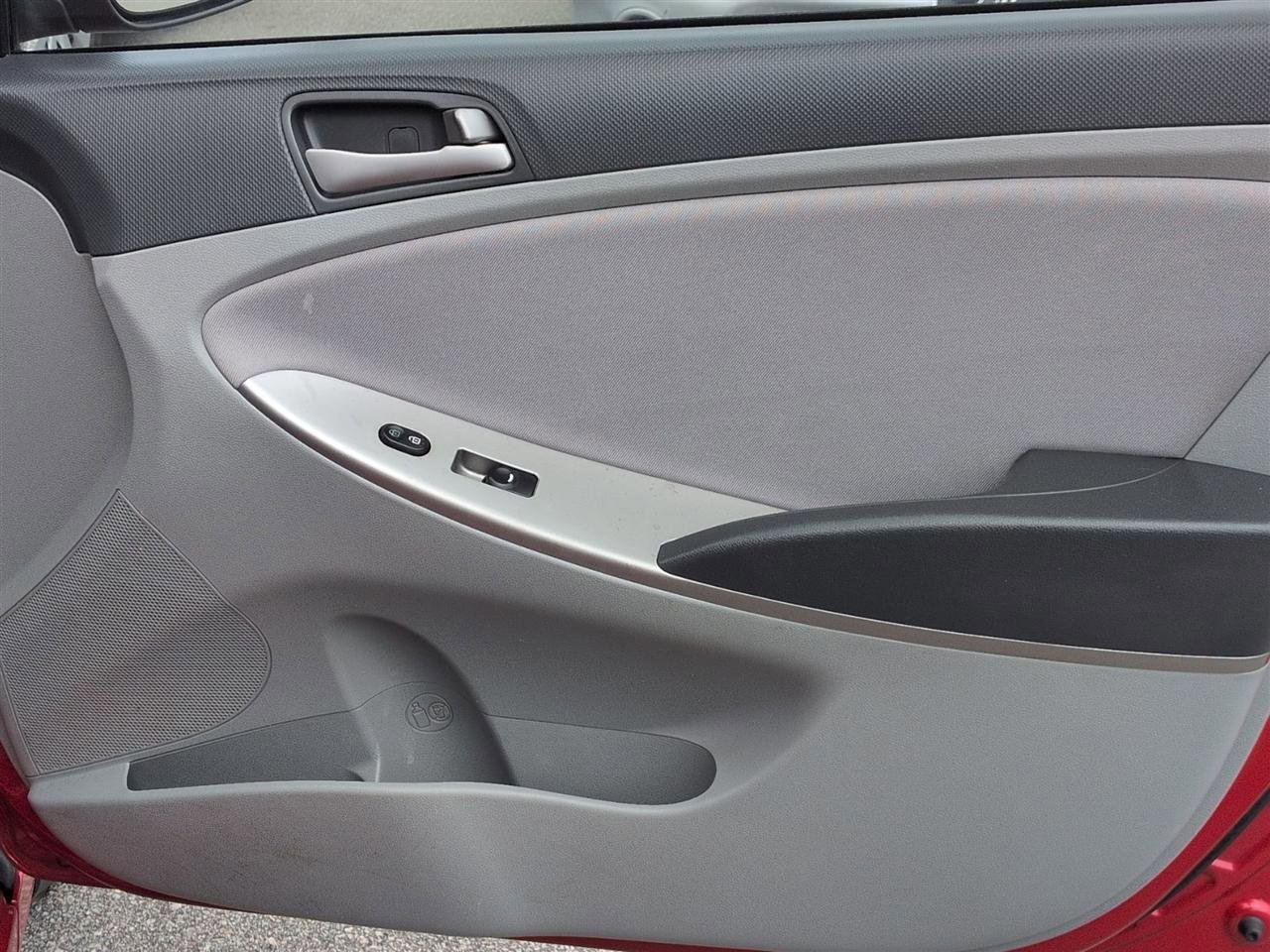 Used 2016 Hyundai Accent SE w/ Option Group 02 FWD image 30