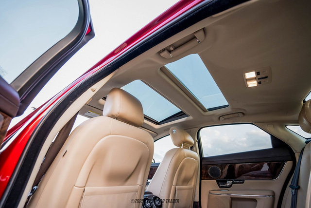 Used 2012 Jaguar XJ image 29