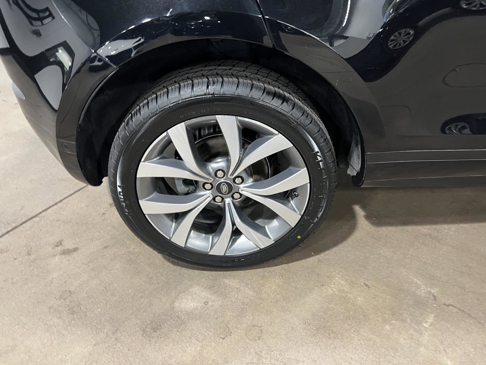 Used 2020 Land Rover Range Rover Evoque SE image 43