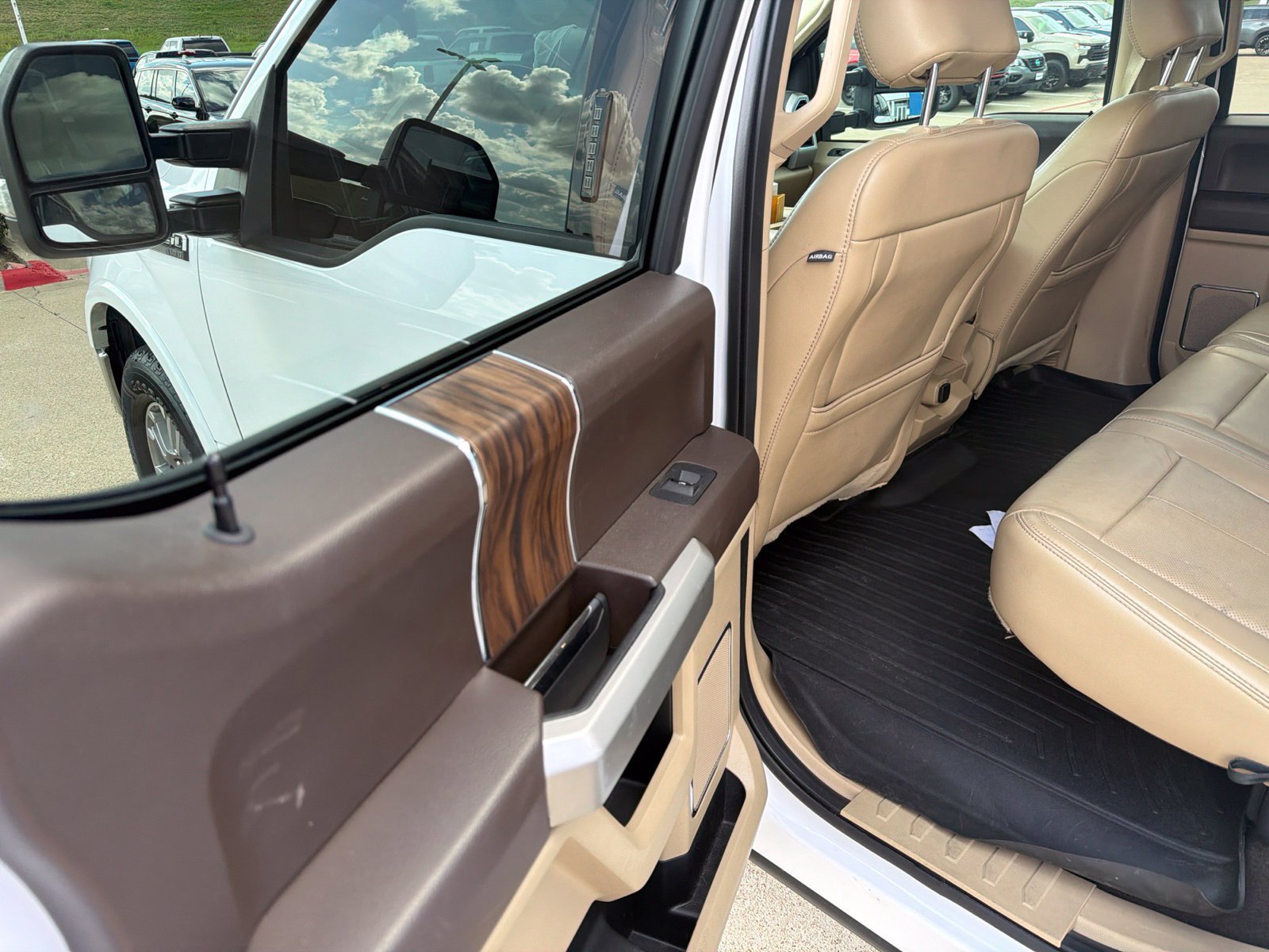 Used 2019 Ford F150 Lariat w/ Equipment Group 501A Mid AWD/4WD image 9