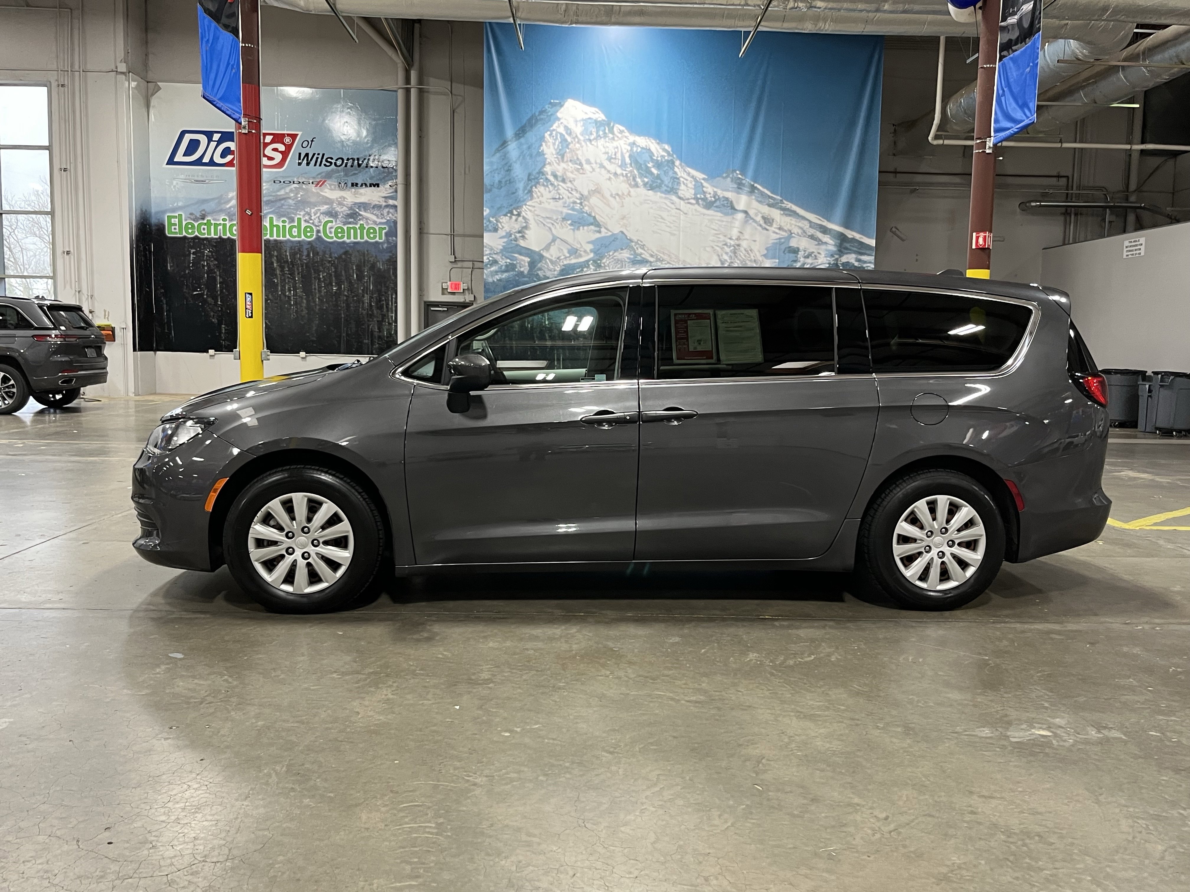 Used 2020 Chrysler Voyager L video 2