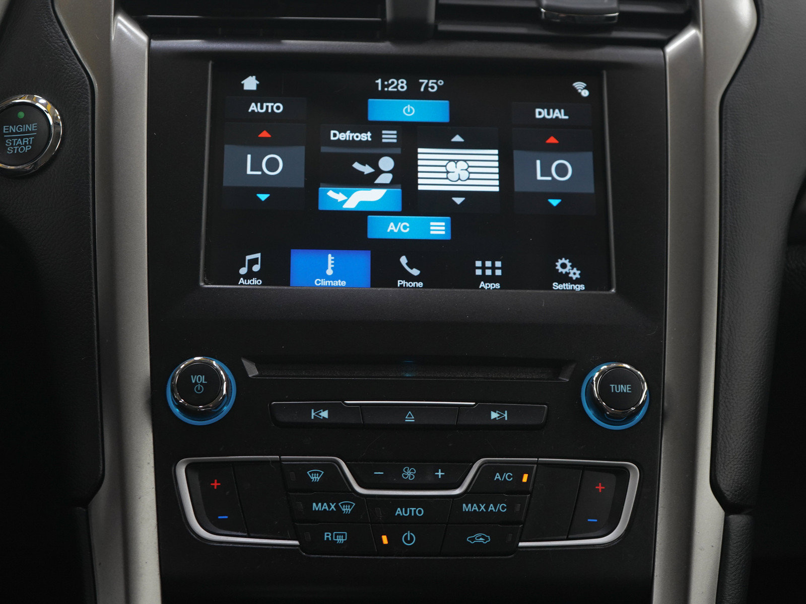 Used 2017 Ford Fusion SE w/ Fusion SE Technology Package FWD image 16