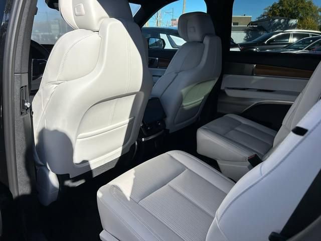 New 2026 Cadillac Vistiq Luxury image 12