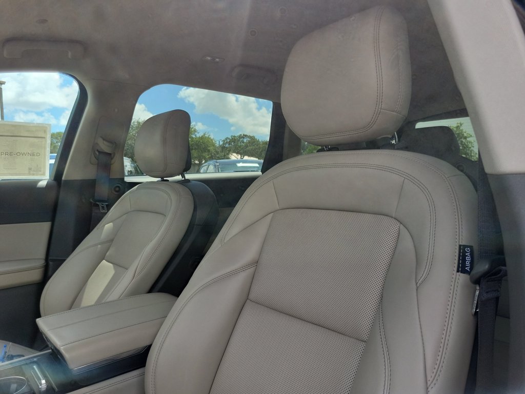 Certified 2024 Lincoln Nautilus Premier AWD/4WD image 12