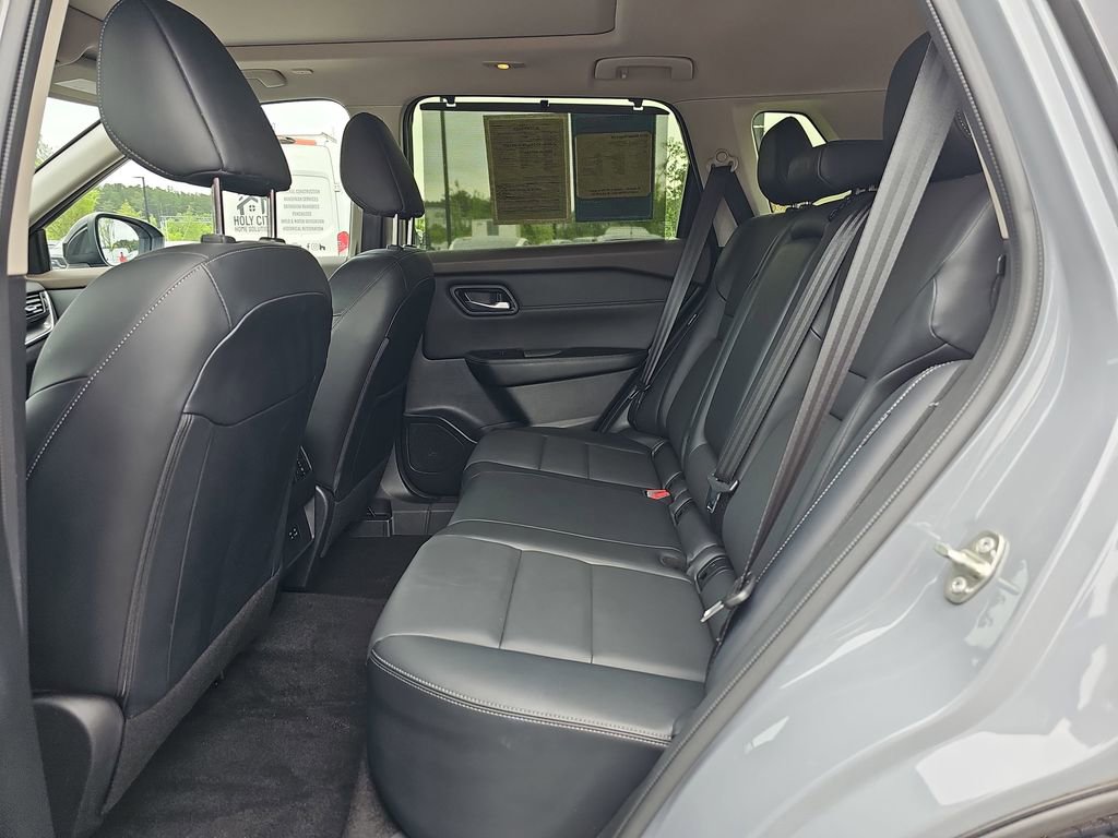 Used 2023 Nissan Rogue SV w/ SV Premium B Package FWD image 19