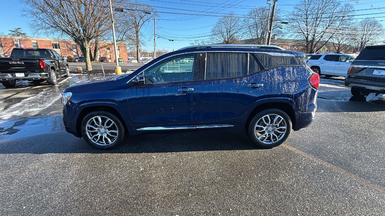Used 2023 GMC Terrain Denali image 4