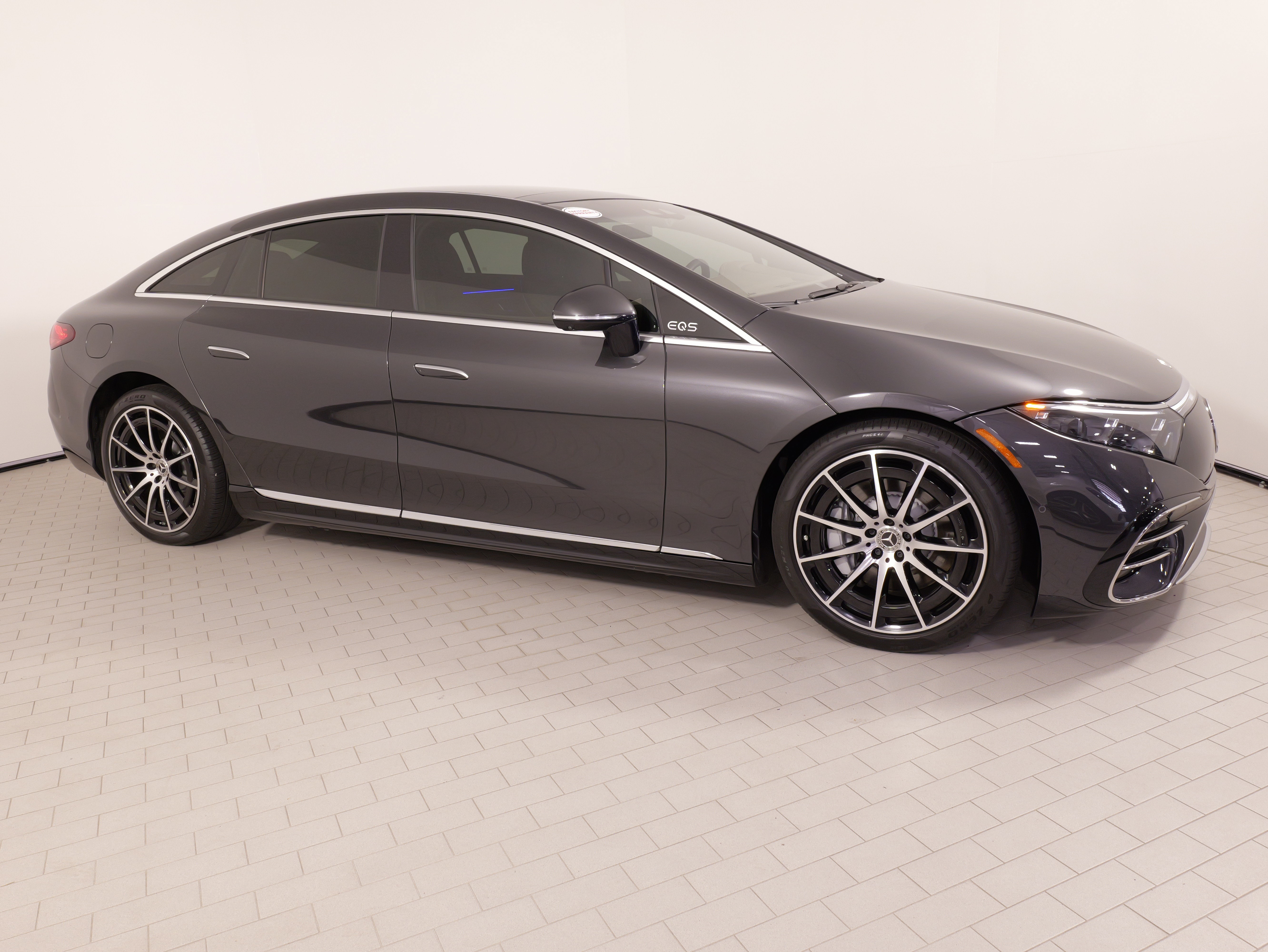 Used 2023 Mercedes-Benz EQS 580 4MATIC Sedan image 9
