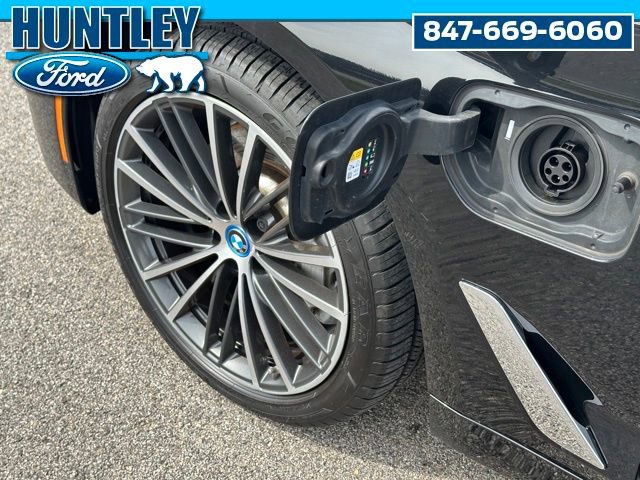 Used 2023 BMW 530e xDrive w/ Premium Package image 8