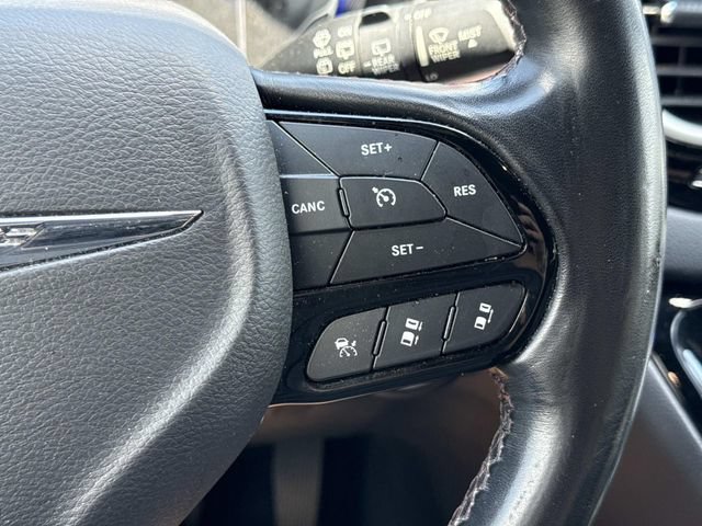 Used 2020 Chrysler Pacifica Touring-L FWD image 24